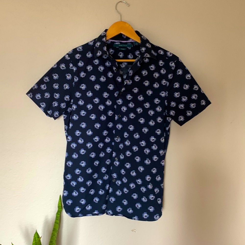 Modern Perry Ellis floral print shirt